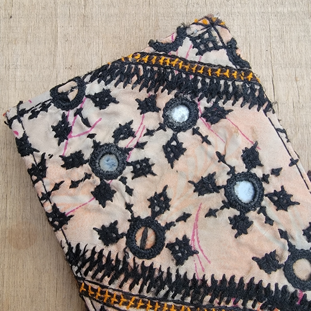 🌋👽 Free People Boho Embroidered Repurposed vtg banjara hippie Wallet card case - Picture 11 of 16